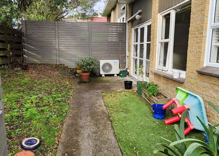  at 1/22 Houghton Street, Meadowbank, Auckland City, Auckland