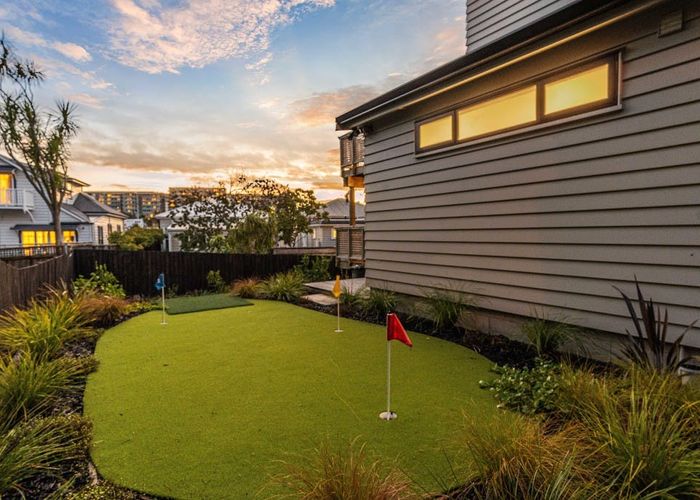  at 102 Bassett Road, Remuera, Auckland