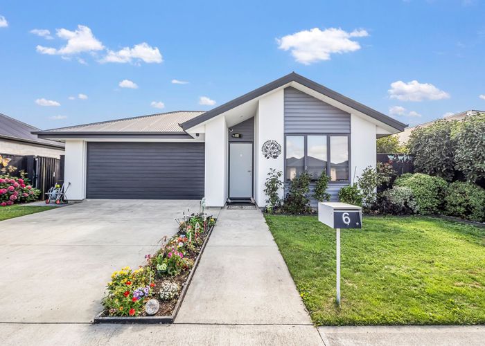  at 6 Clegg Street, Woodend, Woodend