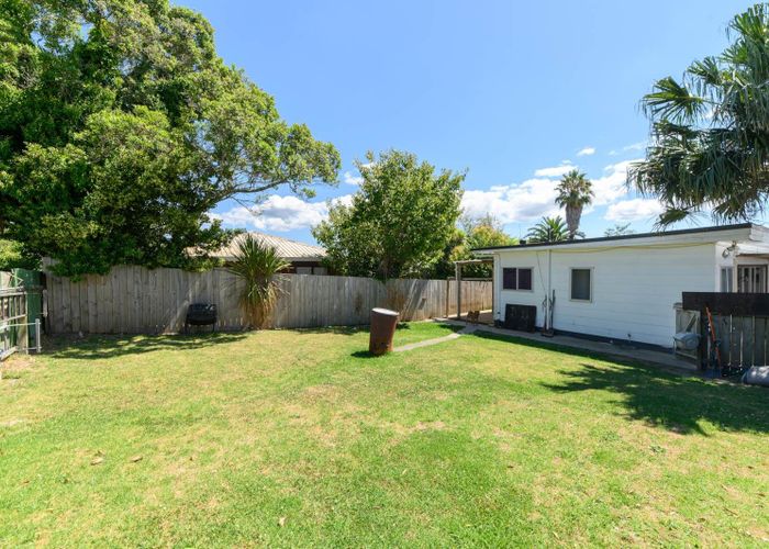 at 2/24 Newington Road, Henderson, Waitakere City, Auckland