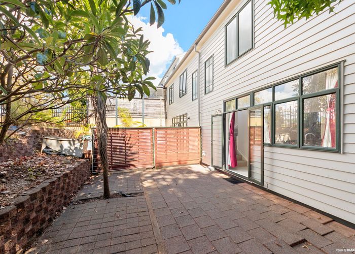  at 14/1 Ambrico Place, New Lynn, Waitakere City, Auckland