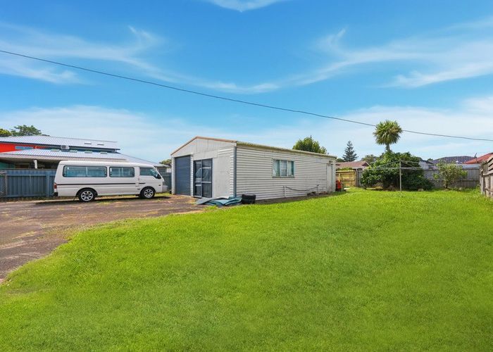  at 16 Robertson Road, Mangere, Manukau City, Auckland