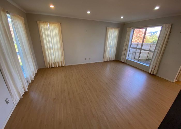  at 33 Stamford Crescent, Flat Bush, Manukau City, Auckland