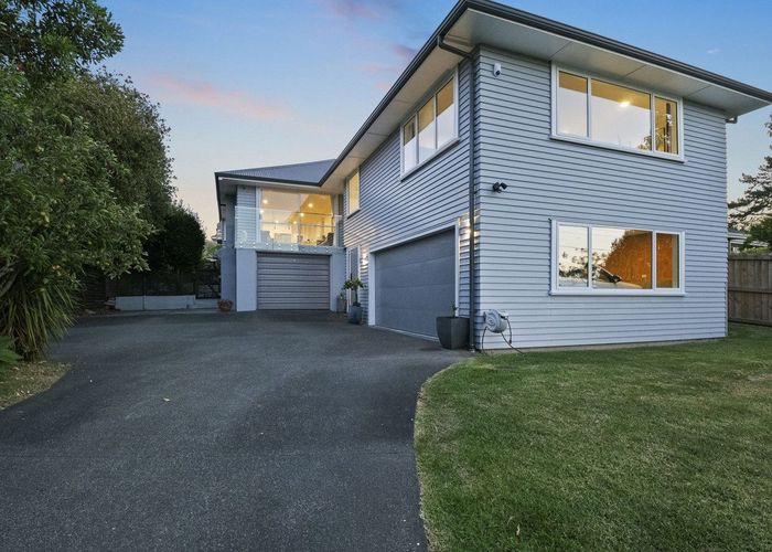  at 34 Cliff View Drive, Green Bay, Auckland