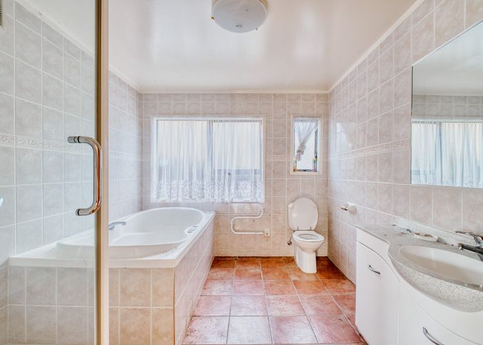 at 35 Goodwood Drive, Goodwood Heights, Auckland