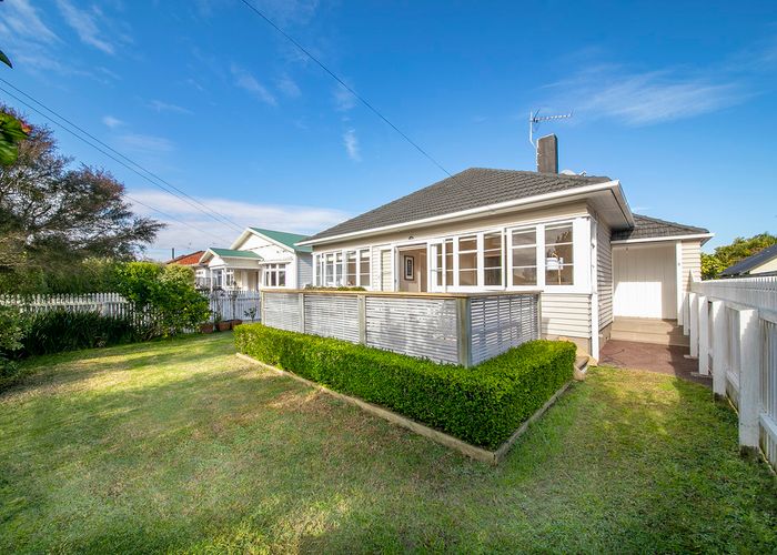  at 8 Moata Road, One Tree Hill, Auckland