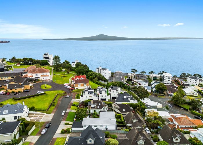  at 2/23 Holgate Road, Kohimarama, Auckland