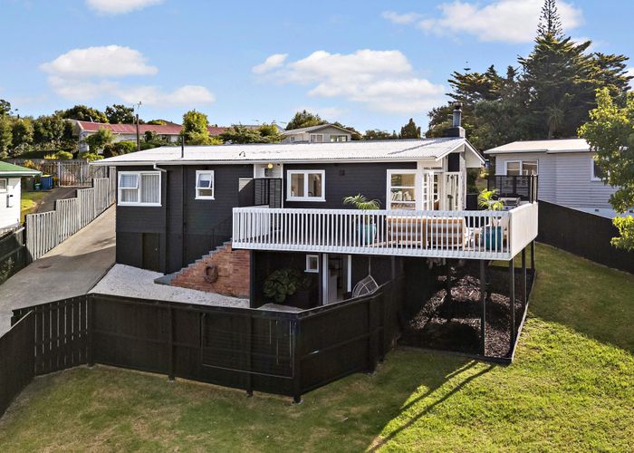  at 89 Fairclough Road, Beach Haven, North Shore City, Auckland