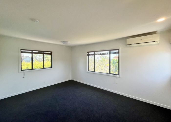  at 5a Seacliffe Avenue, Belmont, North Shore City, Auckland