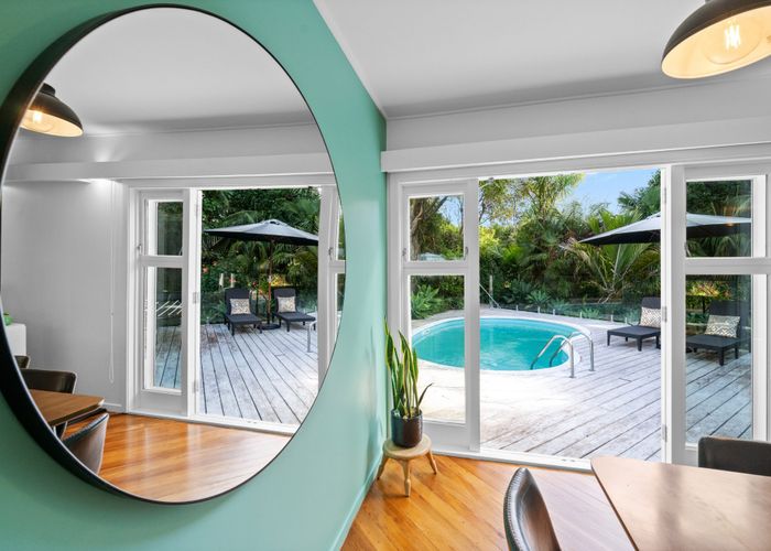  at 6 Tipene Place, Meadowbank, Auckland