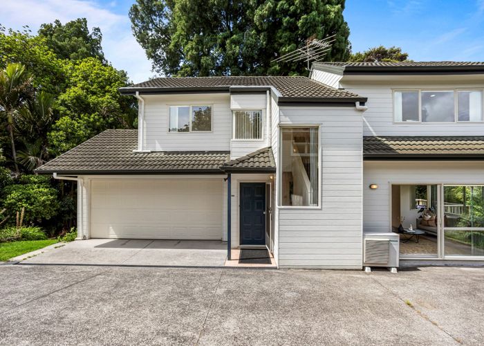  at 2/52 Roberts Road, Glenfield, Auckland