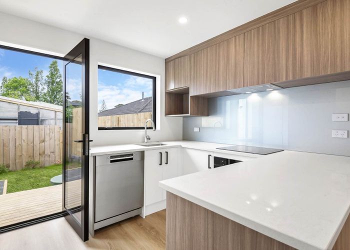  at 7/94 Godley Road, Green Bay, Waitakere City, Auckland