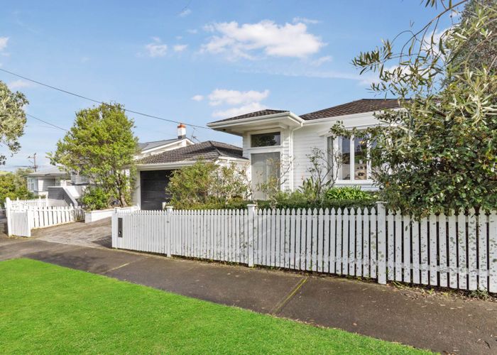  at 3 Hemi Street, Narrow Neck, Auckland