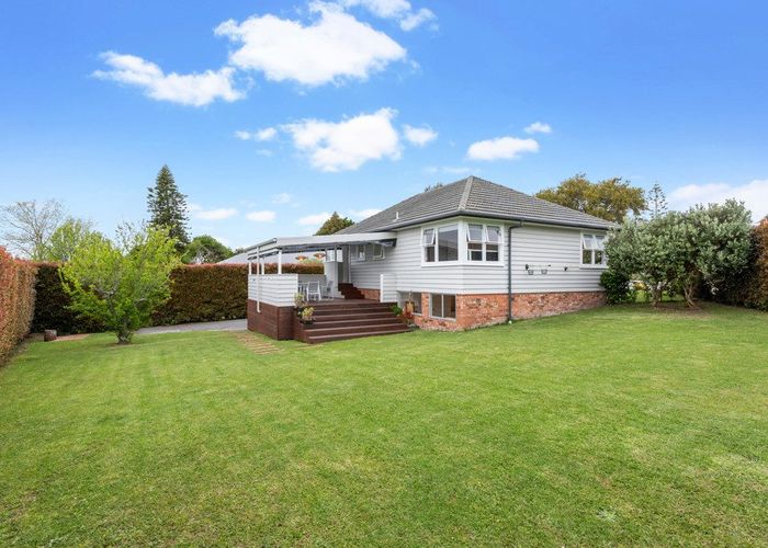  at 4 Maunder Place, New Lynn, Auckland
