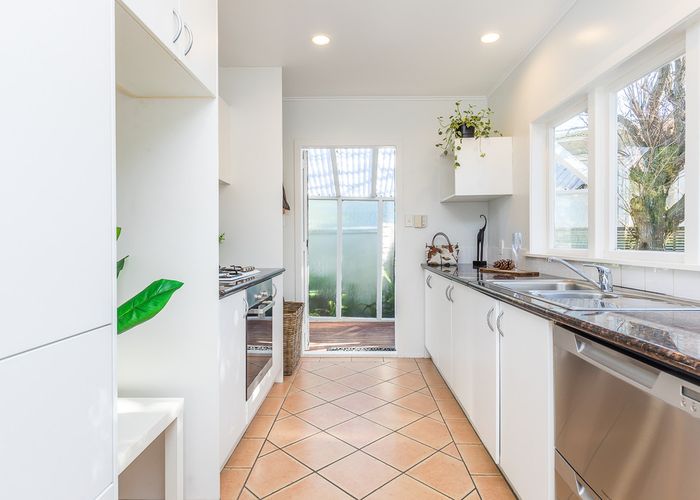  at 21 Raleigh Road, Northcote, Auckland