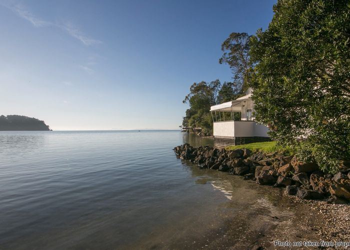  at 86 Warner Park Avenue, Laingholm, Auckland