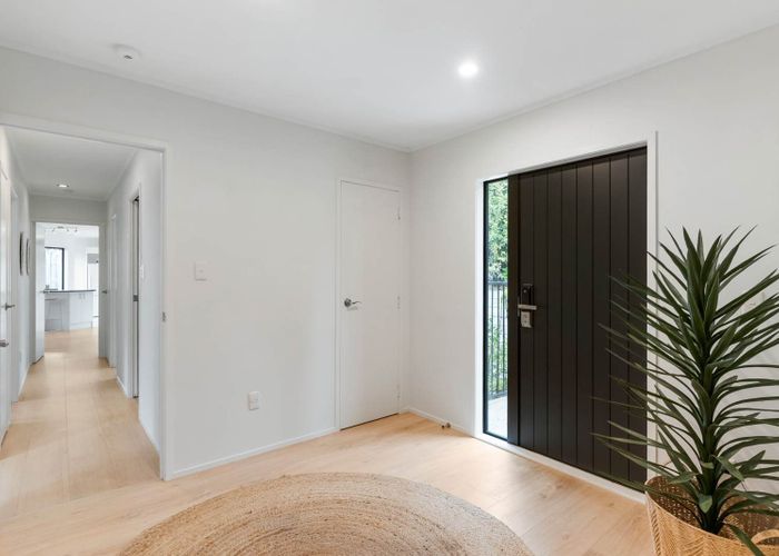  at 2/865 Beach Road, Waiake, North Shore City, Auckland