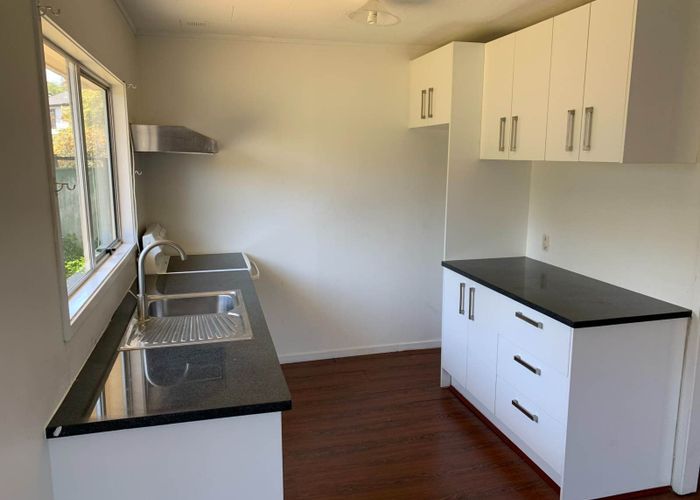  at 1/16 Oreil Avenue, West Harbour, Waitakere City, Auckland