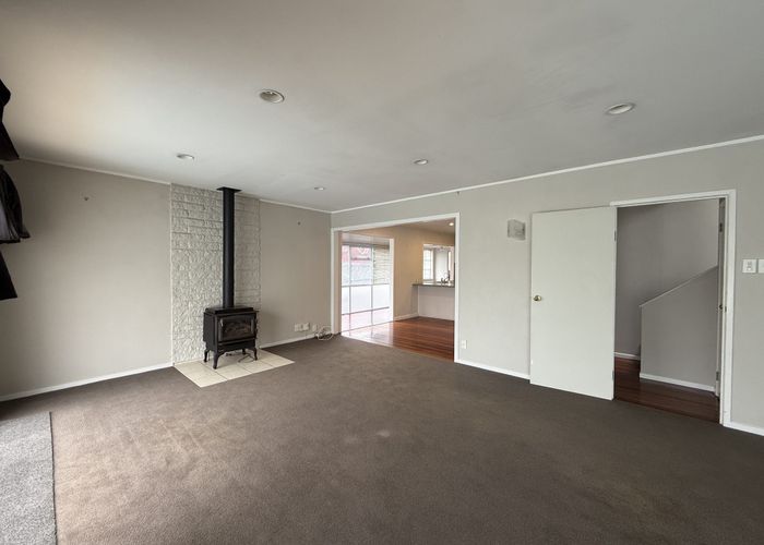  at 607 Beach Rd, Rothesay Bay, North Shore City, Auckland