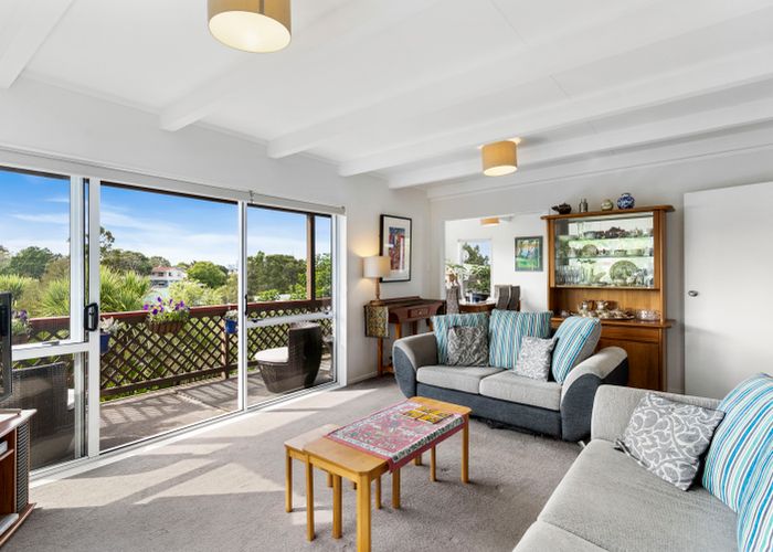  at 2/158 Onewa Road, Northcote, Auckland