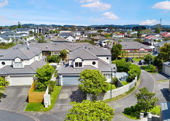  at 2 Ochre Place, Blockhouse Bay, Auckland