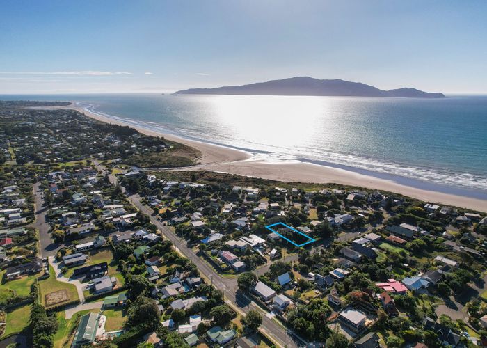  at 14 Hughes Street, Waikanae Beach, Waikanae