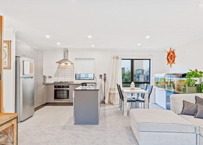  at 27/172 Mcleod Road, Te Atatu South, Auckland