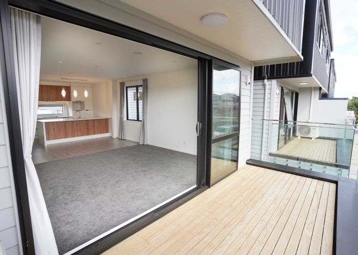  at 6/19 Kingdale Road, Henderson, Auckland