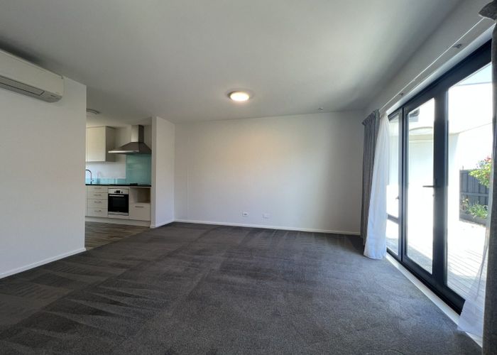  at 2/129 Aikmans Road, Merivale, Christchurch City, Canterbury