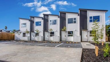  at 5/129 Lancaster Road, Beach Haven, Auckland