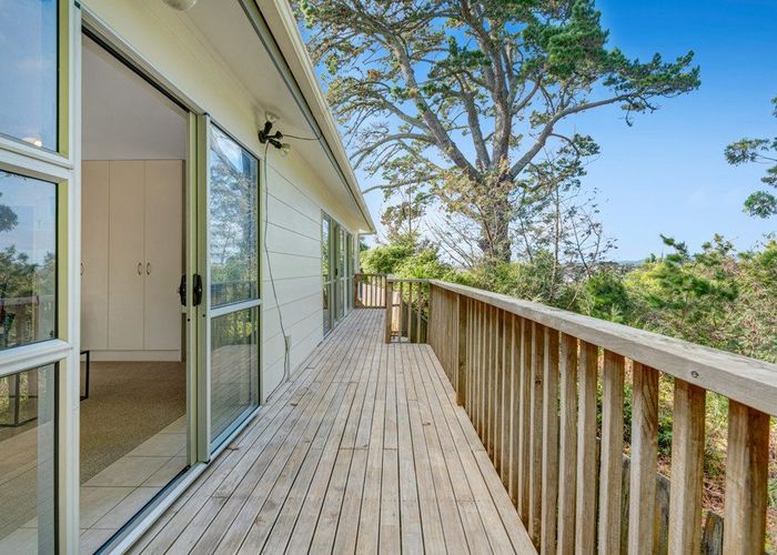  at 1/25 Edgware Road, West Harbour, Auckland