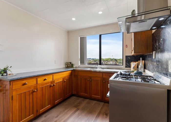  at 2/16 Secretariat Place, Randwick Park, Auckland