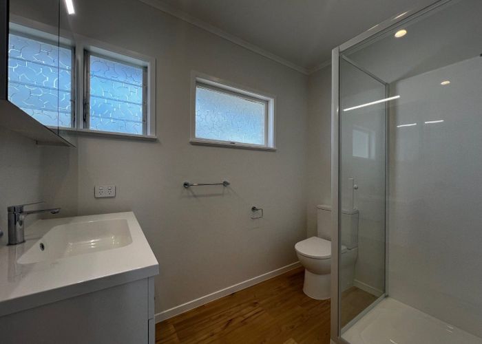  at 2/17 Orton Street, Glenfield, North Shore City, Auckland