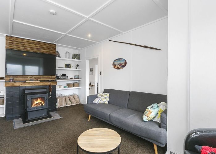  at 25 Adderley Terrace, Ravensbourne, Dunedin