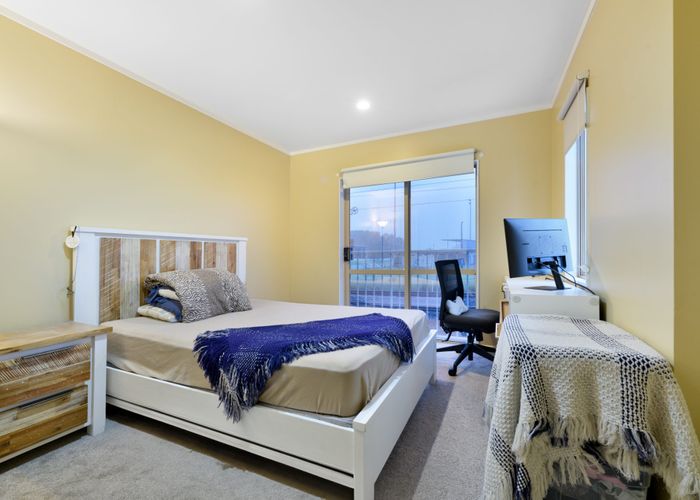  at 9 Lockington Avenue, Henderson, Auckland