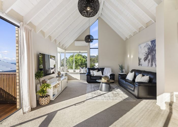  at 10 Onetaunga Road, Chatswood, Auckland