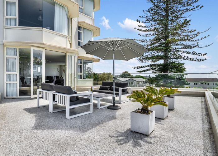  at 1/90 Kitchener Road, Milford, North Shore City, Auckland