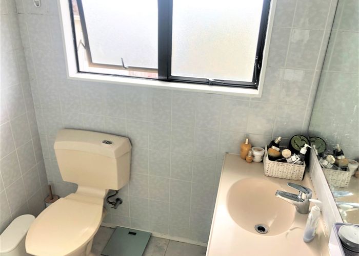  at 2/284 Richardson Road, Mount Roskill, Auckland