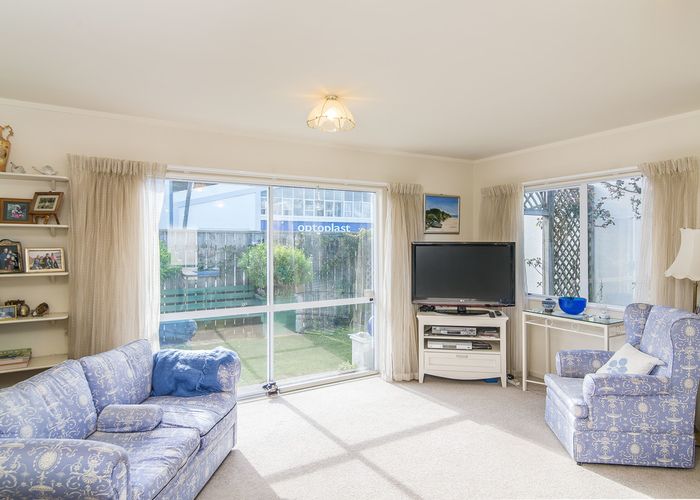  at 8 Macalister Place, Miramar, Wellington