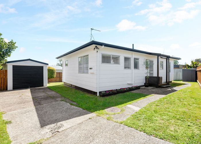  at 8C Huia Avenue, Forest Lake, Hamilton