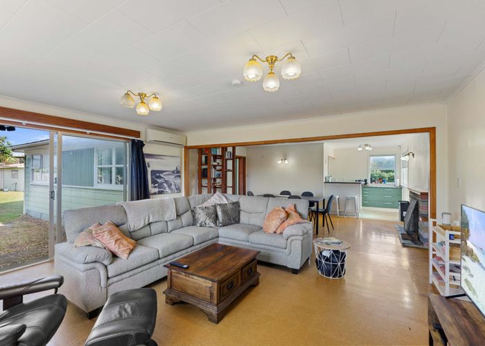 For sale 98 Field Way, Waikanae Beach, Kapiti Coast, Wellington
