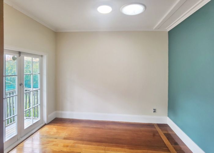  at 2 Seaview Avenue, Northcote, Auckland