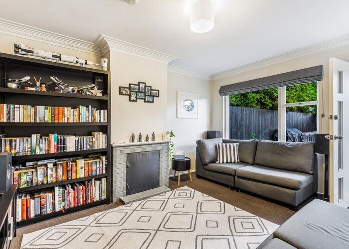  at 2 Eastdale Road, Avondale, Auckland