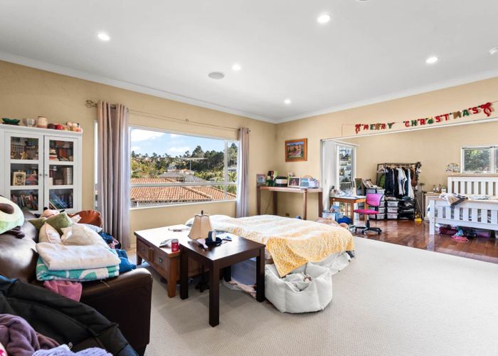  at 8 Ridge Valley Drive, Browns Bay, North Shore City, Auckland