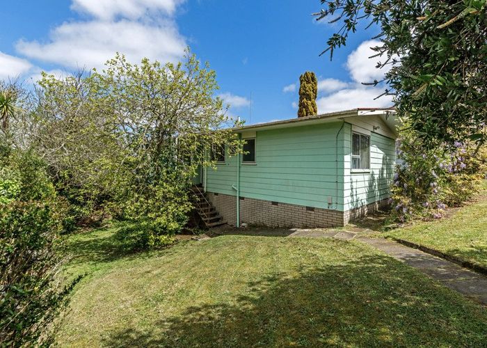  at 376 East Coast Road, Sunnynook, North Shore City, Auckland