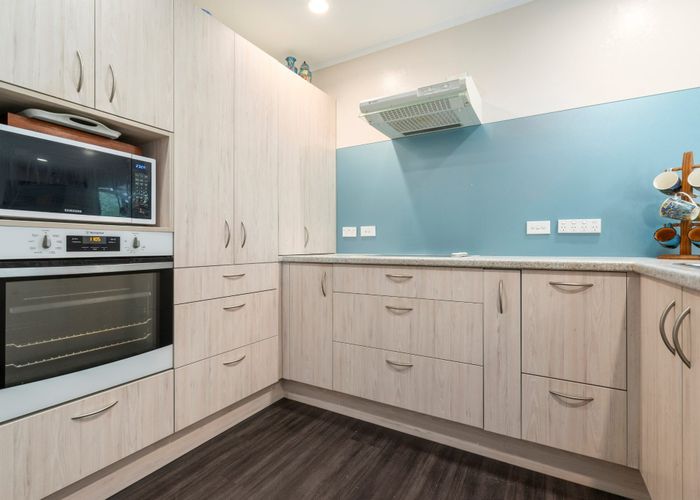  at 8 Welcome Place, Henderson, Auckland