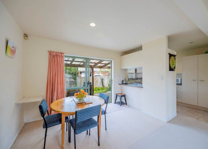  at 4/5 Kilham Avenue, Northcote, North Shore City, Auckland