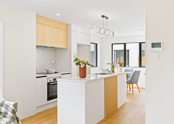  at 2/113 Beach Road, Te Atatu Peninsula, Waitakere City, Auckland