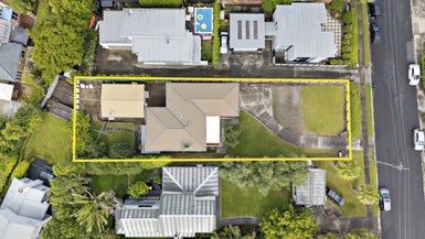  at 12 Kenmure Avenue, Forrest Hill, Auckland