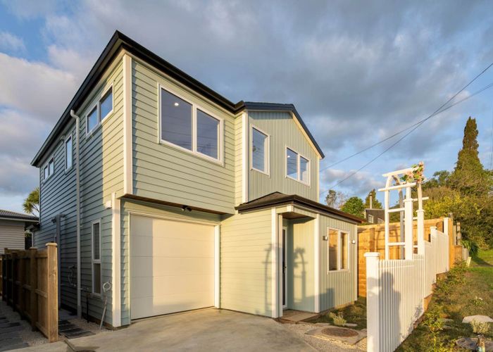  at 2D Deuxberry Avenue, Northcote, North Shore City, Auckland